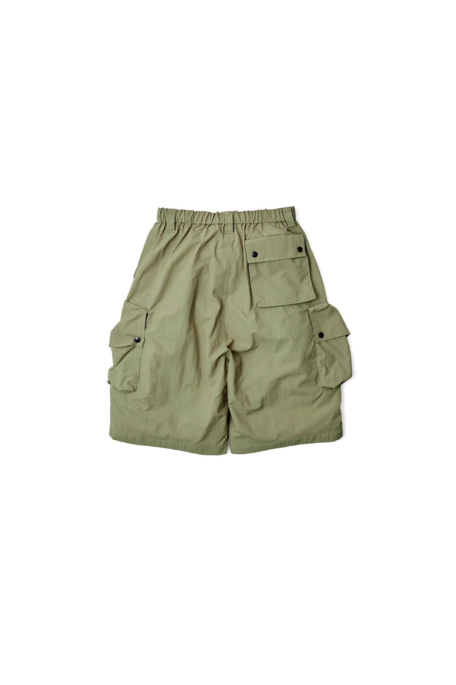 YOKE / MULTI POCKETS UTILITY SHORTS – carol ONLINE STORE