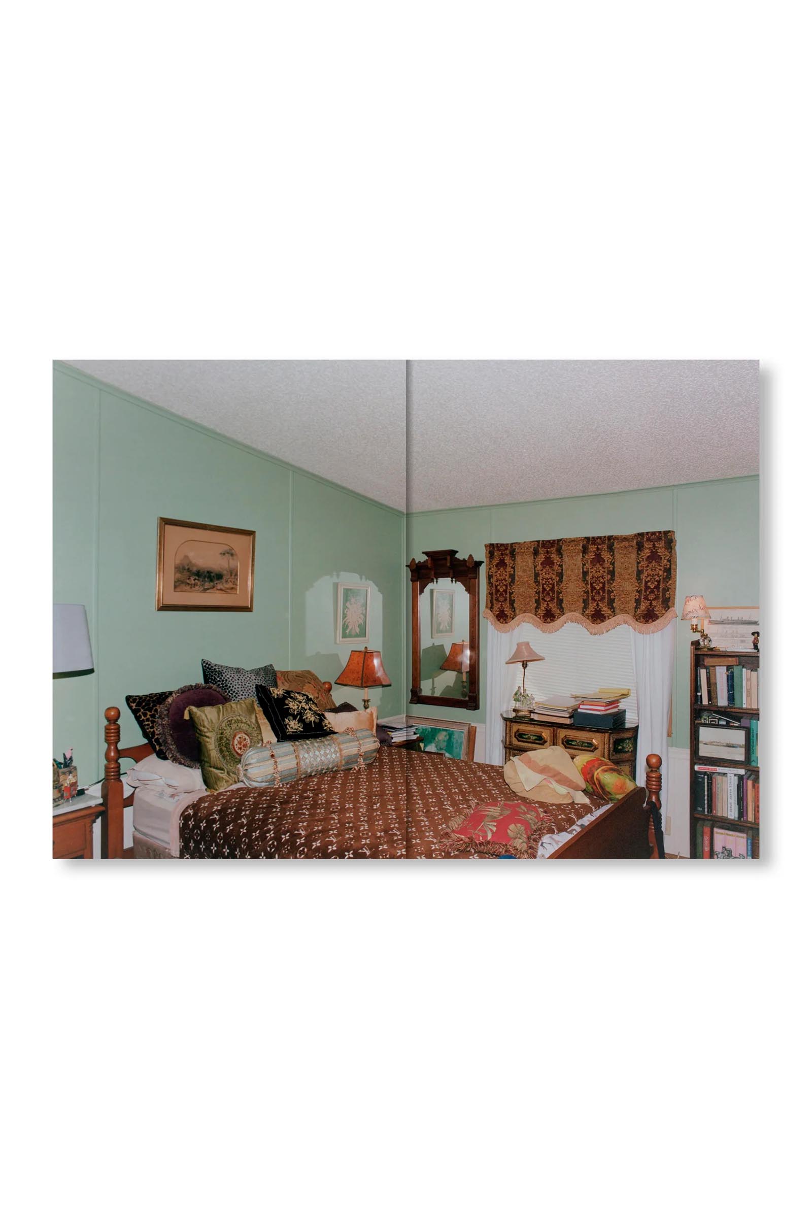 book /  APARTAMENTO ISSUE #35 Spring/Summer 2025