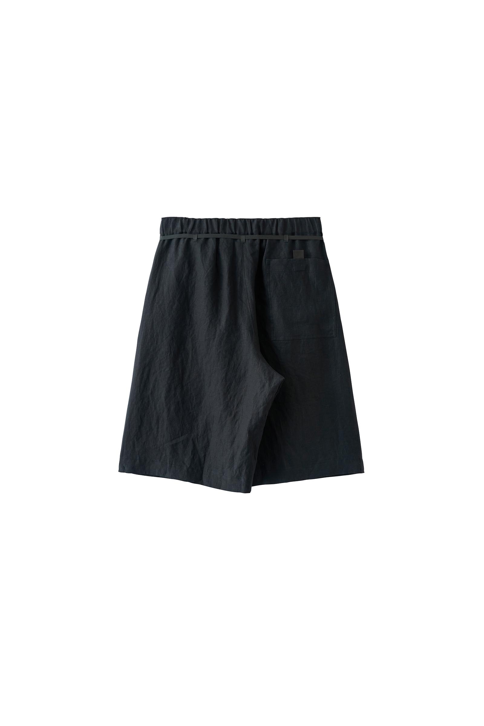ESSAY / 3TUCKED CROP SHORT PANTS – carol ONLINE STORE