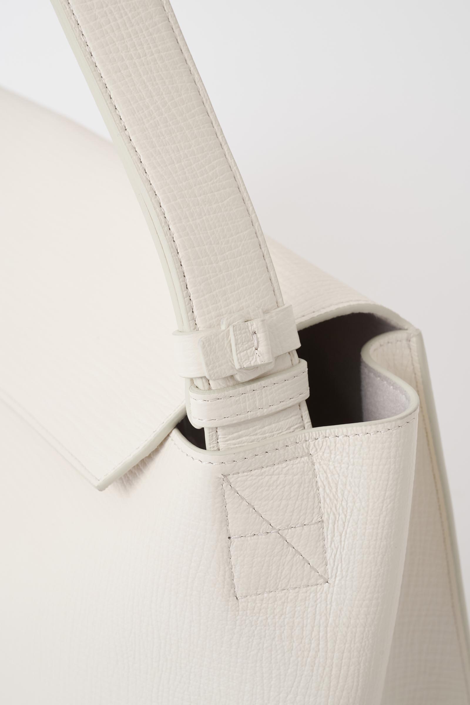 STUDIO NICHOLSON / THE FOLDED SHOULDER BAG – carol ONLINE STORE