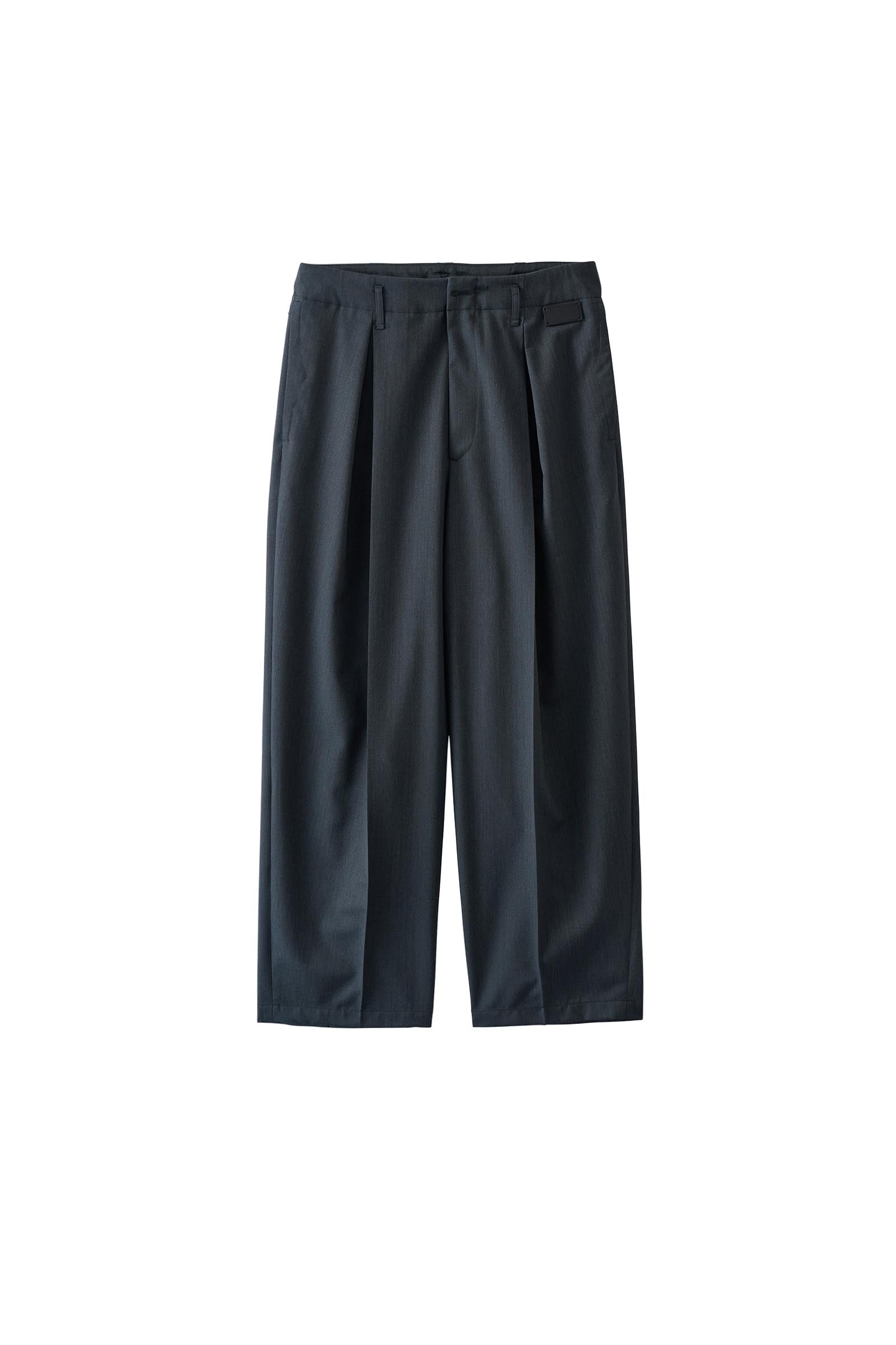I’m here: / UN(I)FORM : "ONE" TUCK PANTS
