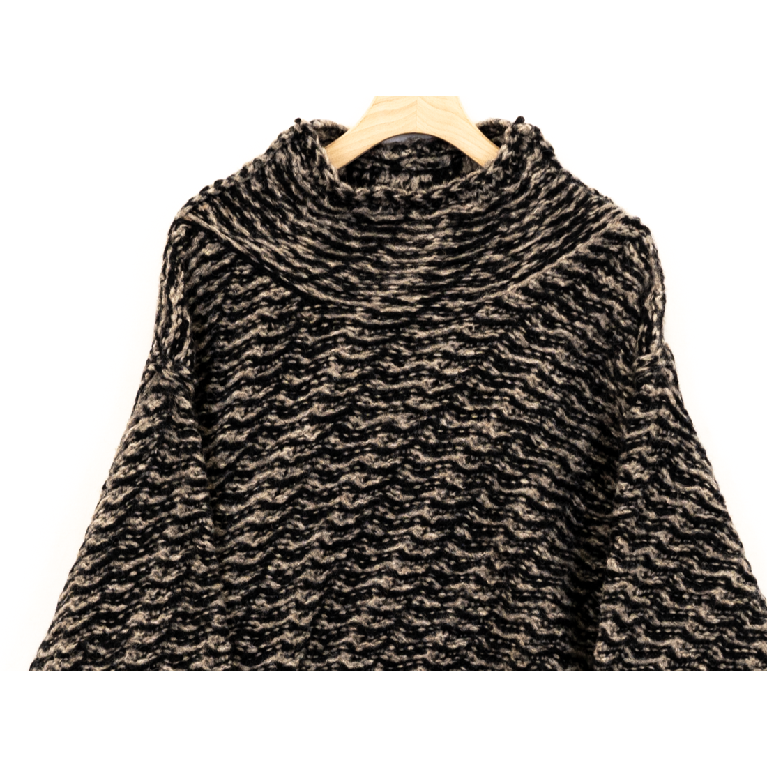 YOKE / BIAS HIGHNECK SWEATER – carol ONLINE STORE YOKE / BIAS HIGHNECK SWEATER – carol ONLINE STORE